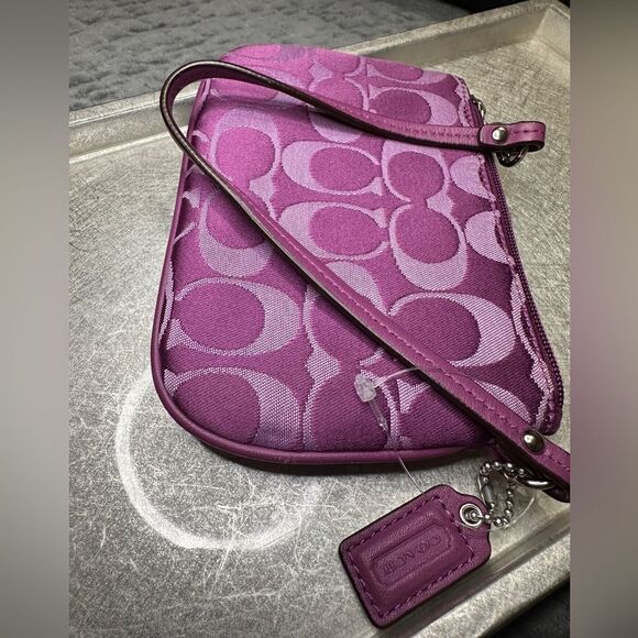 COACH Signature C Jacquard
Wristlet - Purple Leather Trim - New with Min… - Picture 10 of 17